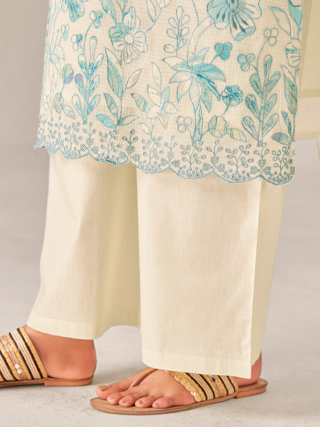 IOLY Women Floral Regular Thread Work Kurta with Palazzos & With Dupatta