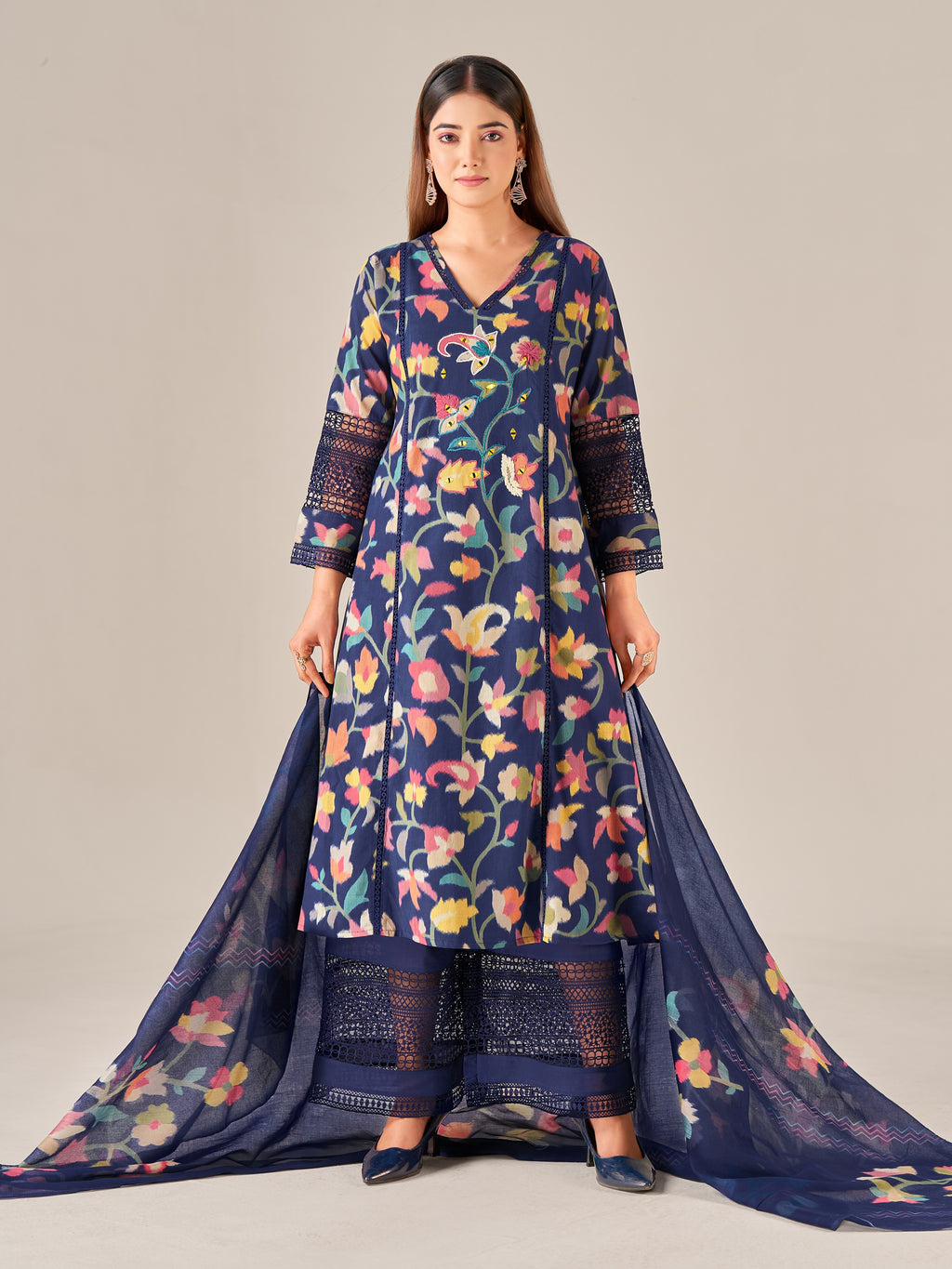 IOLY Women Floral Printed Regular Thread Work Linen Kurta with Trousers & With Dupatta