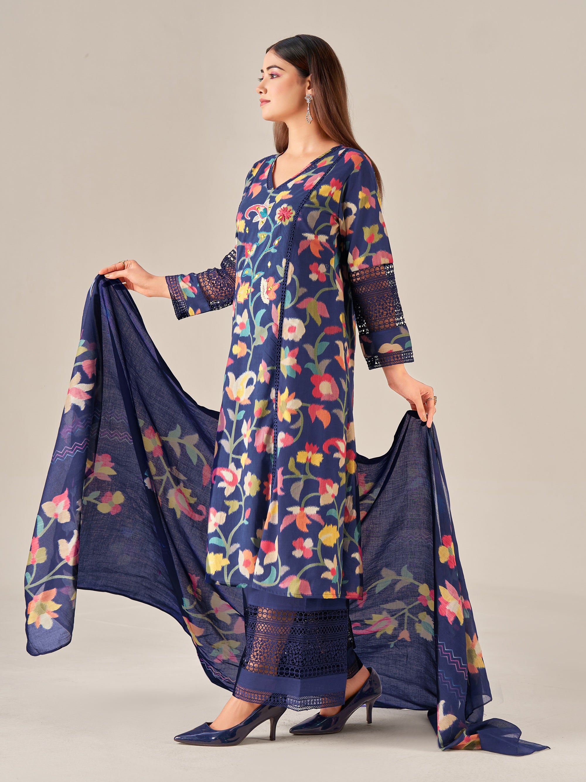 IOLY Women Floral Printed Regular Thread Work Linen Kurta with Trousers & With Dupatta