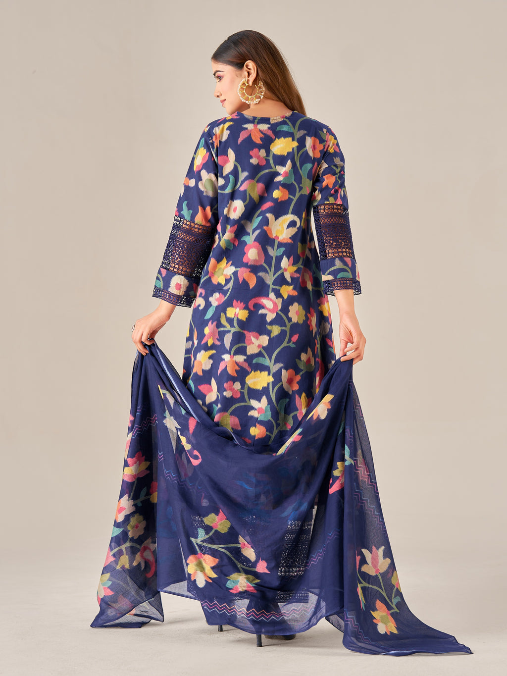 IOLY Women Floral Printed Regular Thread Work Linen Kurta with Trousers & With Dupatta