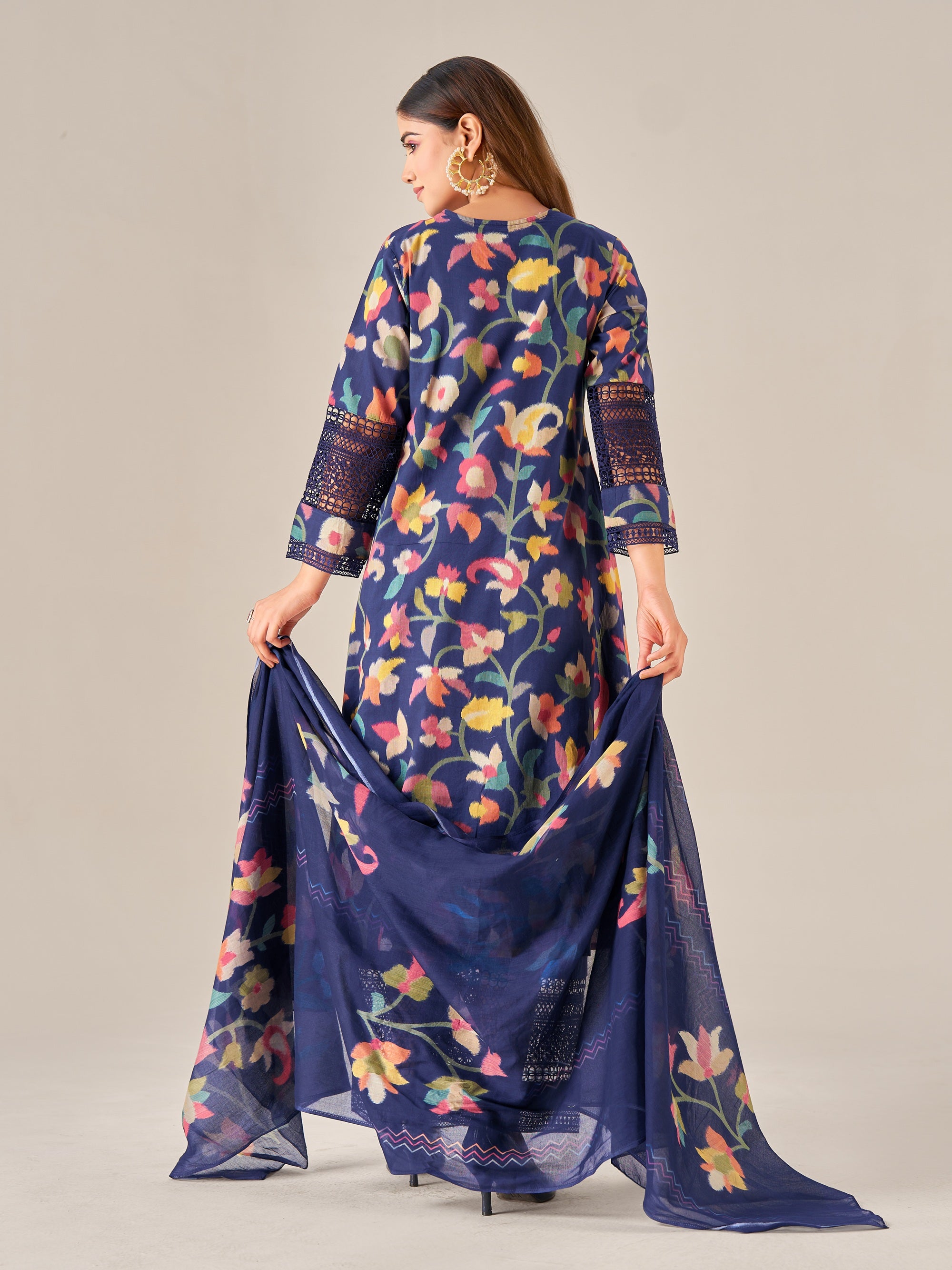 IOLY Women Floral Printed Regular Thread Work Linen Kurta with Trousers & With Dupatta