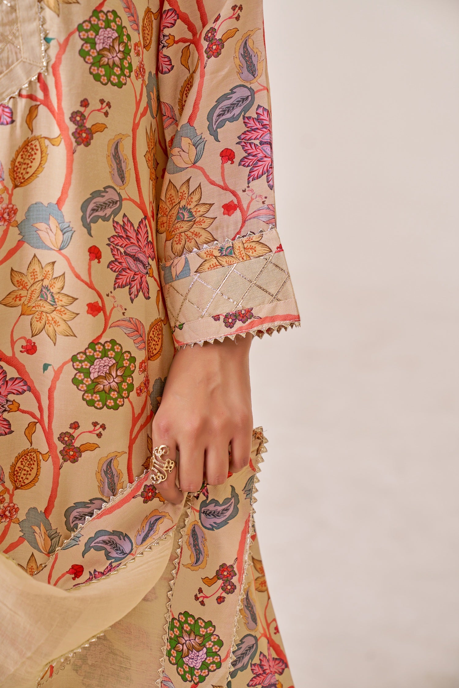 IOLY Women Floral Printed Kurta with Sharara & Dupatta