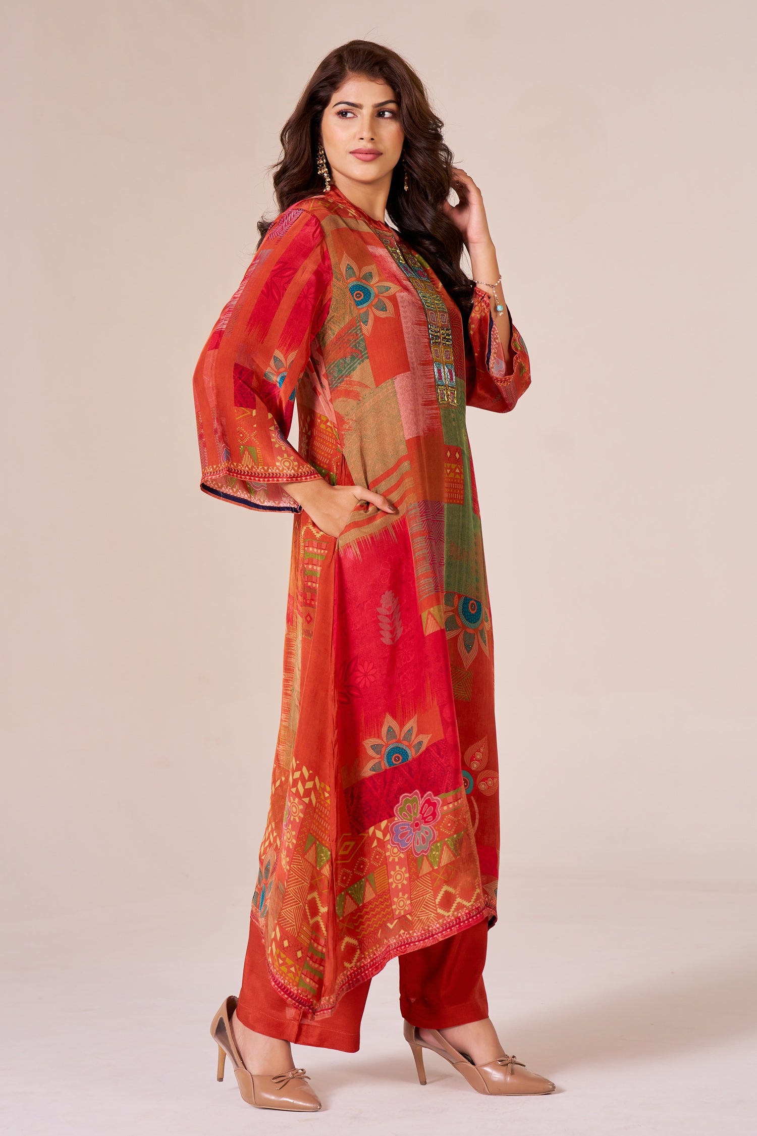 IOLY Women Ethnic Motifs Printed Regular Beads and Stones Silk Crepe Kurta with Trousers