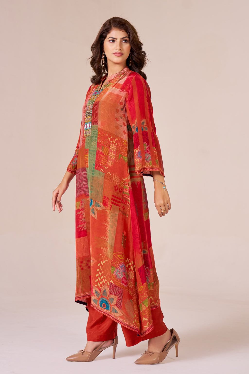 IOLY Women Ethnic Motifs Printed Regular Beads and Stones Silk Crepe Kurta with Trousers