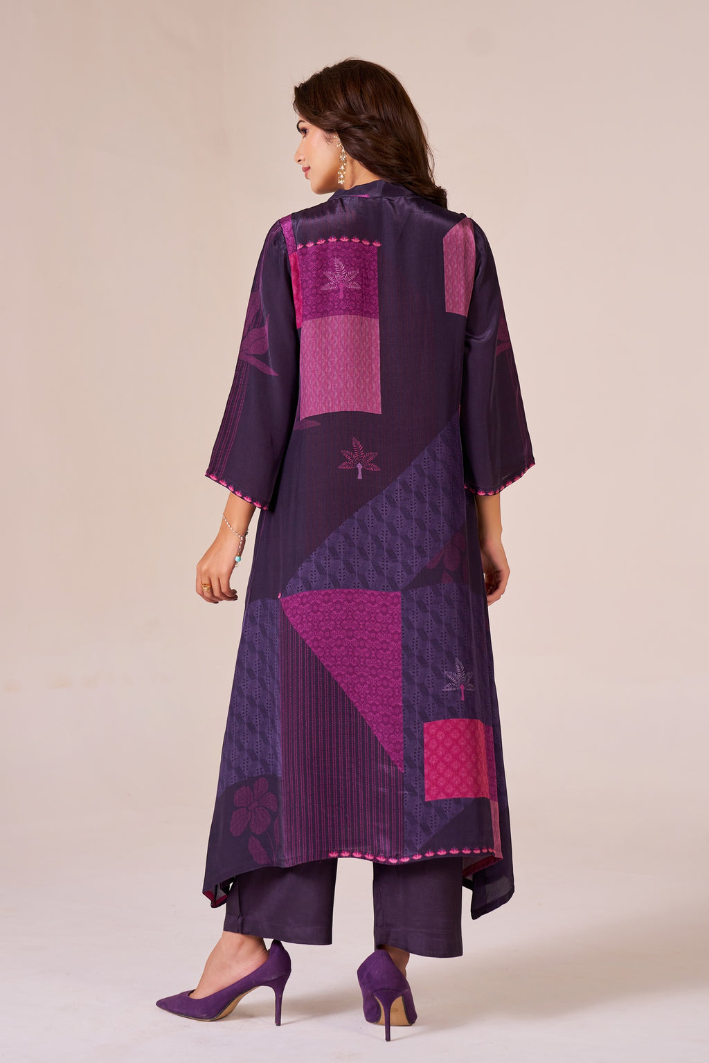 IOLY Women Printed Regular Beads and Stones Silk Crepe Kurta with Trousers