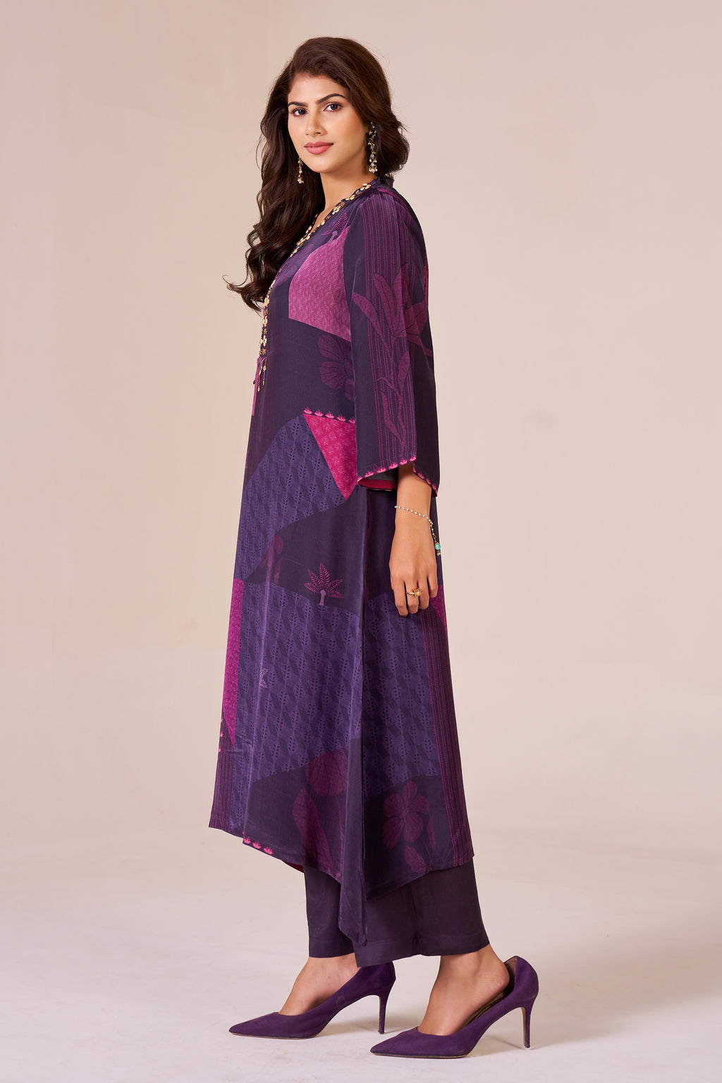 IOLY Women Printed Regular Beads and Stones Silk Crepe Kurta with Trousers